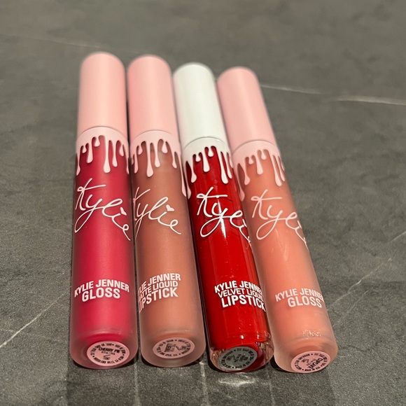 Kylie Cosmetics
2x Gloss 2x Lipstick - Picture 2 of 3